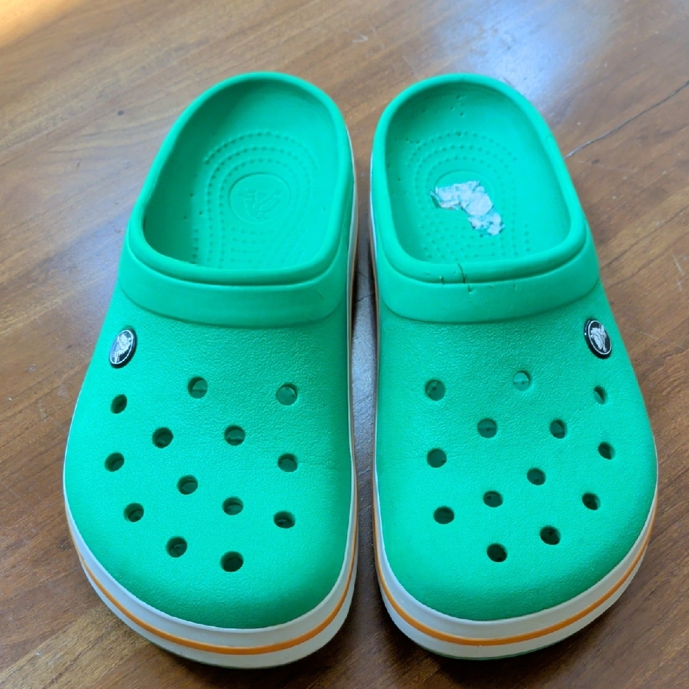 CROCS Green Slip-Ons - Men's 7/Women's 9